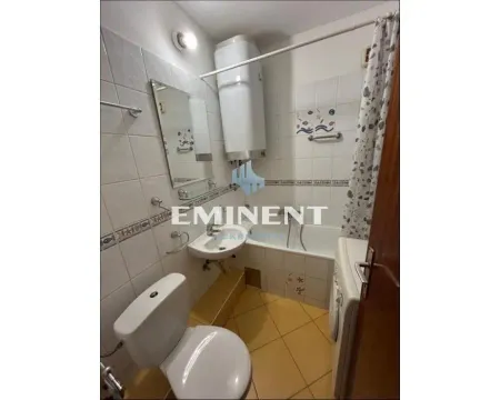 Smaller bathroom with a bathtub, washbasin, and toilet. - image 7