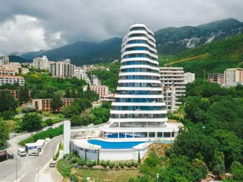 Sale, one bedroom apartment, 44m², Bečići, Budva - image 2