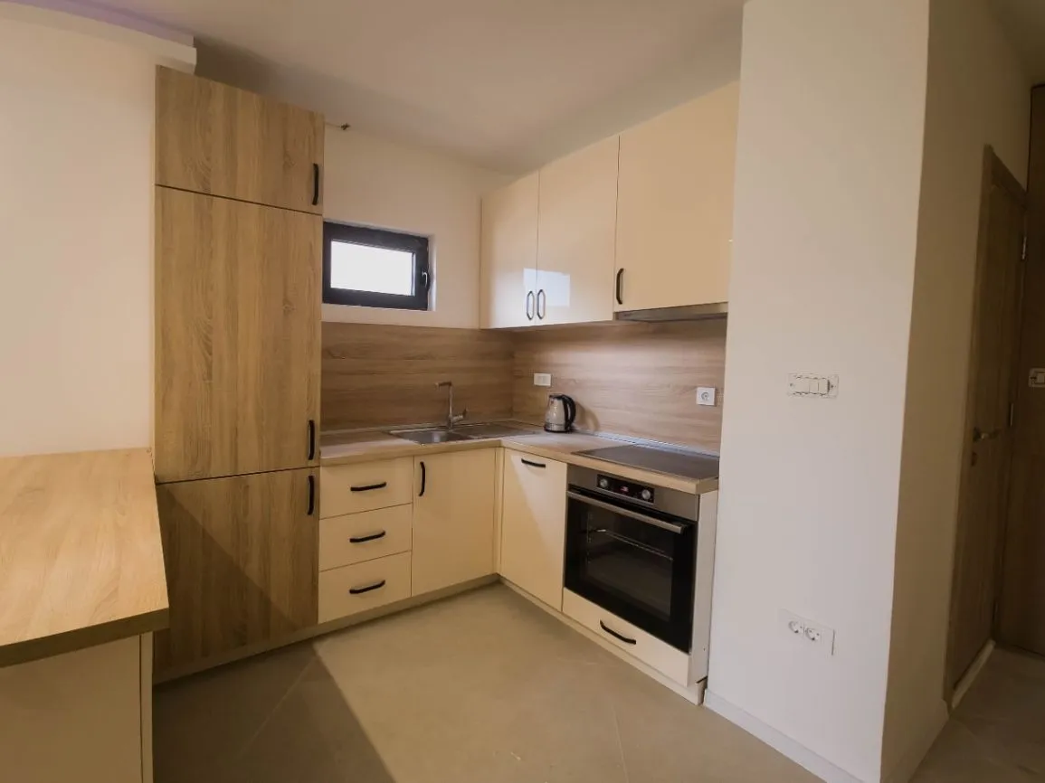 Izdavanje, jednosoban stan, 38m², Sveta Vrača, Kotor