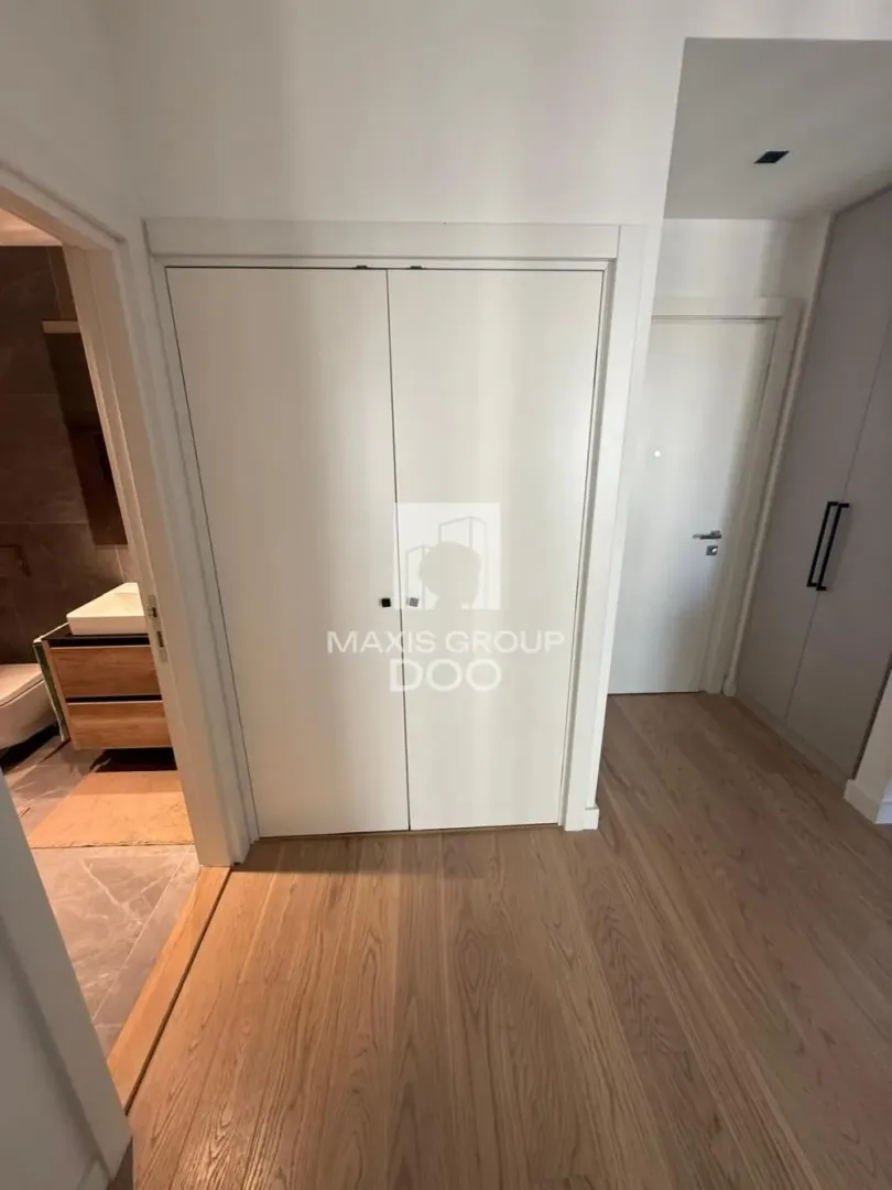 Izdavanje, dvosoban stan, 62m², Savski Venac, Beograd