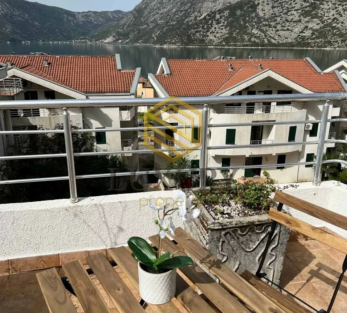 Prodaja, trosoban stan, 130m², Risan, Kotor