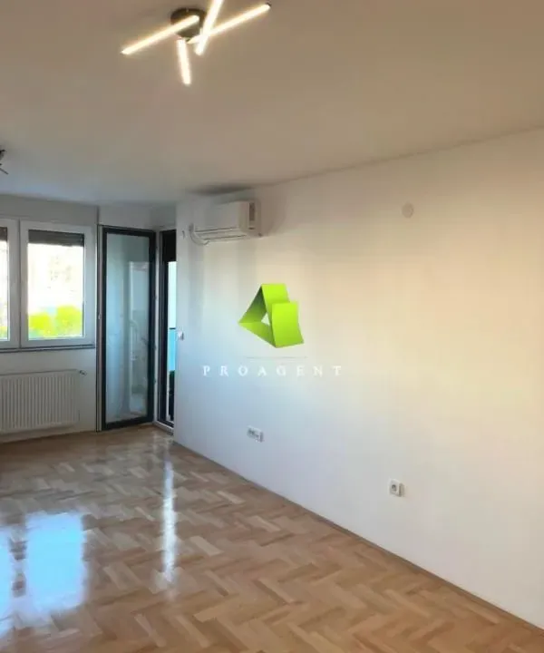 Izdavanje, poslovni prostor, 55m², Medijana, Niš
