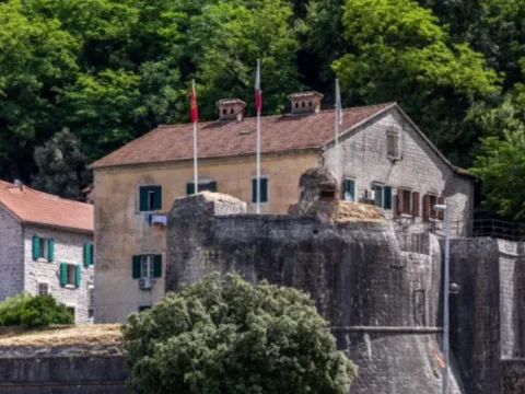 Izdavanje, jednosoban stan, 40m², Stari Grad Kotor, Kotor - image 4