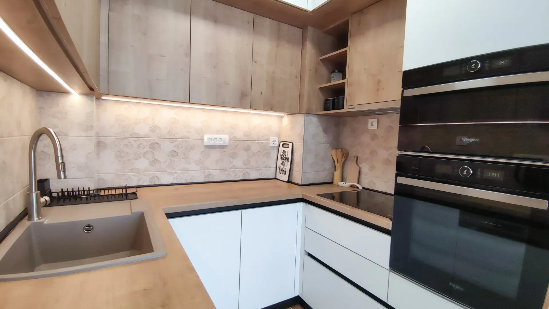 Izdavanje, dvosoban stan, 86m², Centar, Podgorica
