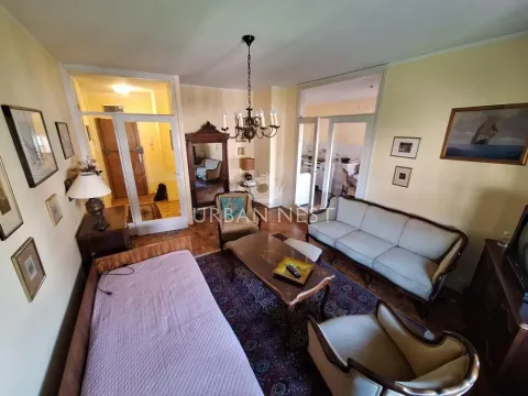 Living room with a seating set and classical furniture. - image 3
