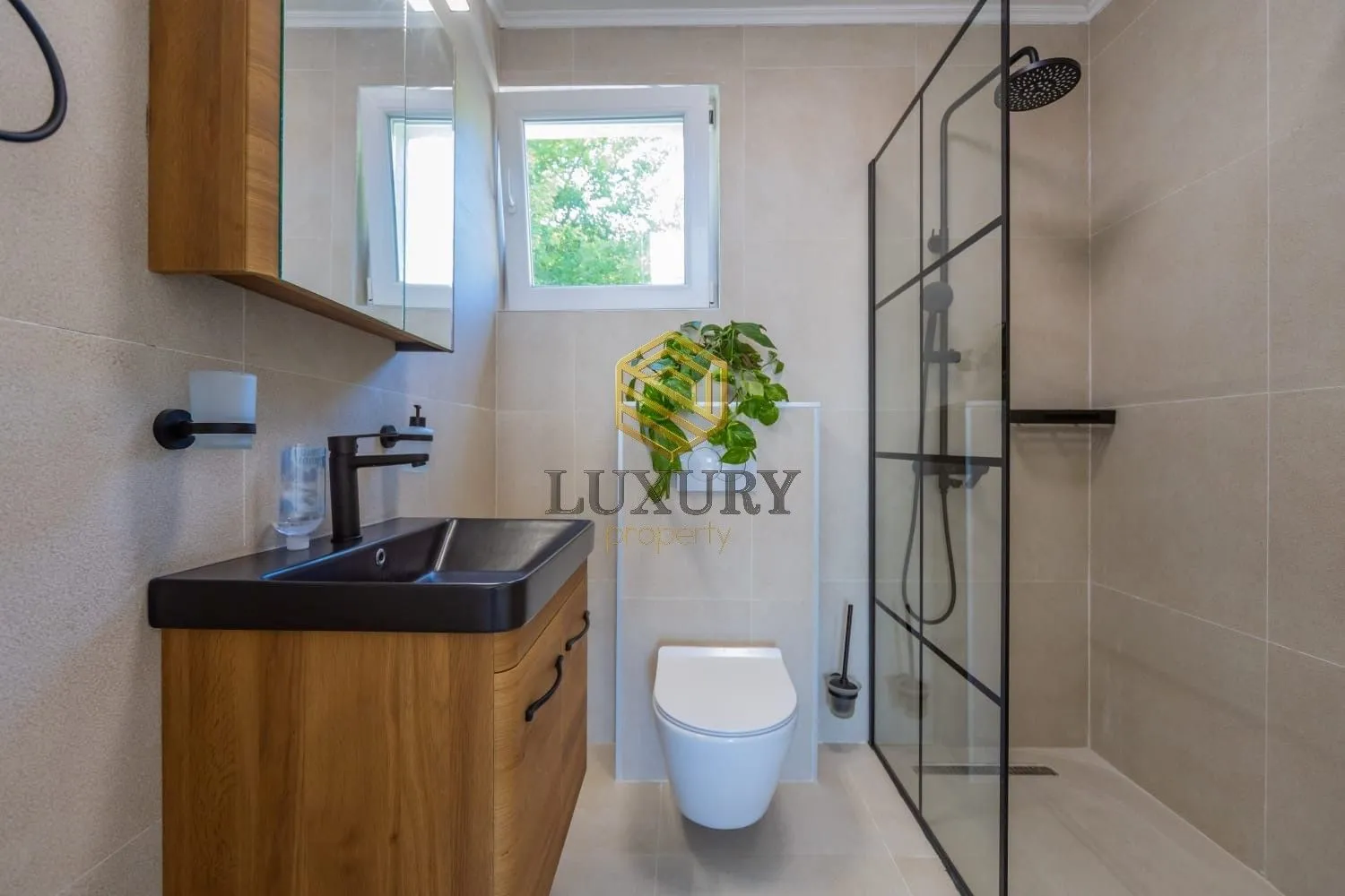 Rent, house, 300m², Markovići, Budva