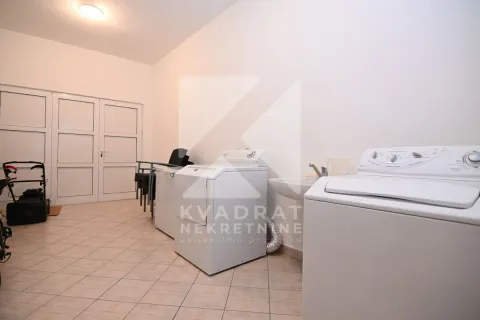 Rent, house, 400m², Zlatica, Podgorica - image 35