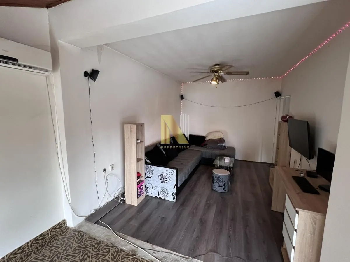 Prodaja, kuća, 330m², Veternik, Novi Sad Sve Podlokacije