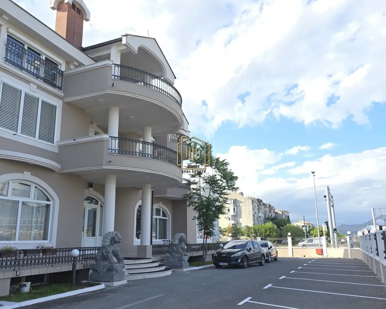 Rent, office space, 500m², Stari Aerodrom, Podgorica