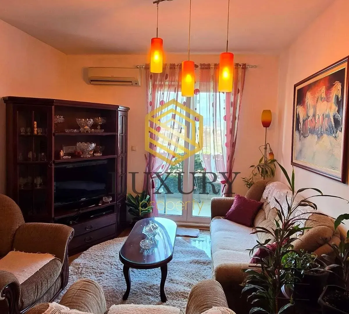 Izdavanje, dvosoban stan, 55m², Stari Aerodrom, Podgorica