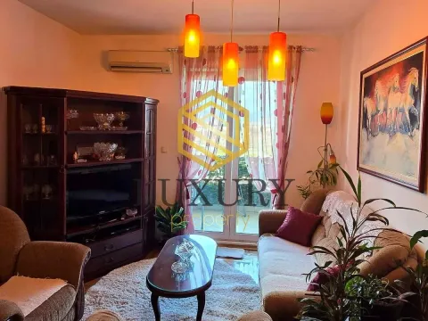 Izdavanje, dvosoban stan, 55m², Stari Aerodrom, Podgorica - image 1