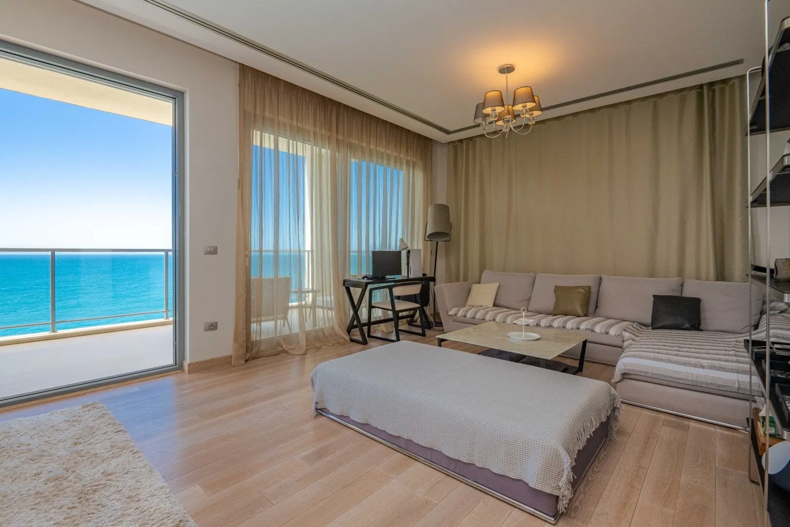 Prodaja, trosoban stan, 139m², Rijeka Reževići, Budva