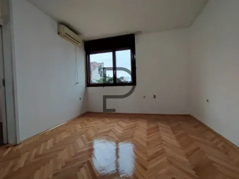 Prodaja, stan, 55m², Stari Aerodrom, Podgorica - image 2