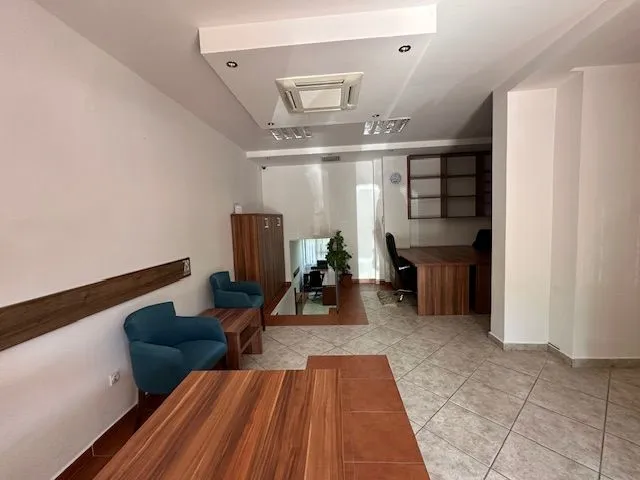 Rent, office space, 81m², Krivi Most, Podgorica