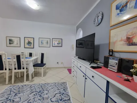 Rent, two bedroom apartment, 52m², Budva, Crna Gora - image 12