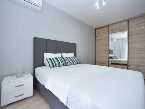 Izdavanje, jednosoban stan, 47m², Centar, Budva - image 10