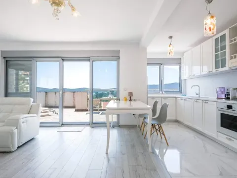 Prodaja, trosoban stan, 116m², Tivat, Crna Gora - image 1