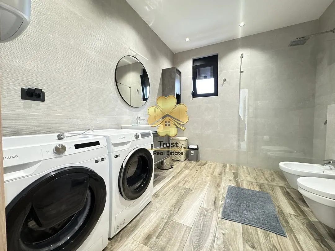 Izdavanje, kuća, 190m², Tološi, Podgorica
