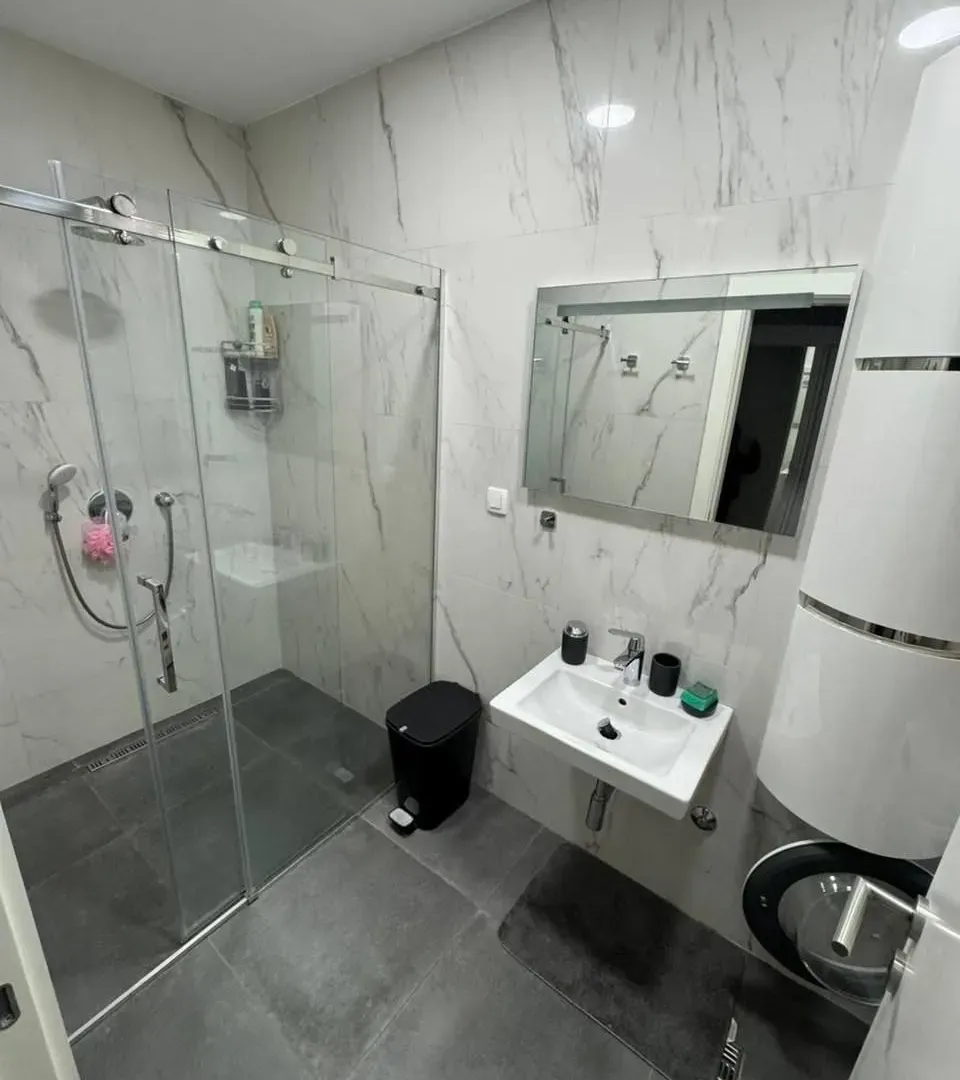 Prodaja, jednosoban stan, 65m², Centar, Bar