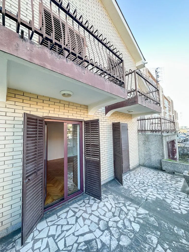 Izdavanje, kuća, 200m², Stari Aerodrom, Podgorica