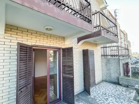 Izdavanje, kuća, 200m², Stari Aerodrom, Podgorica - image 3