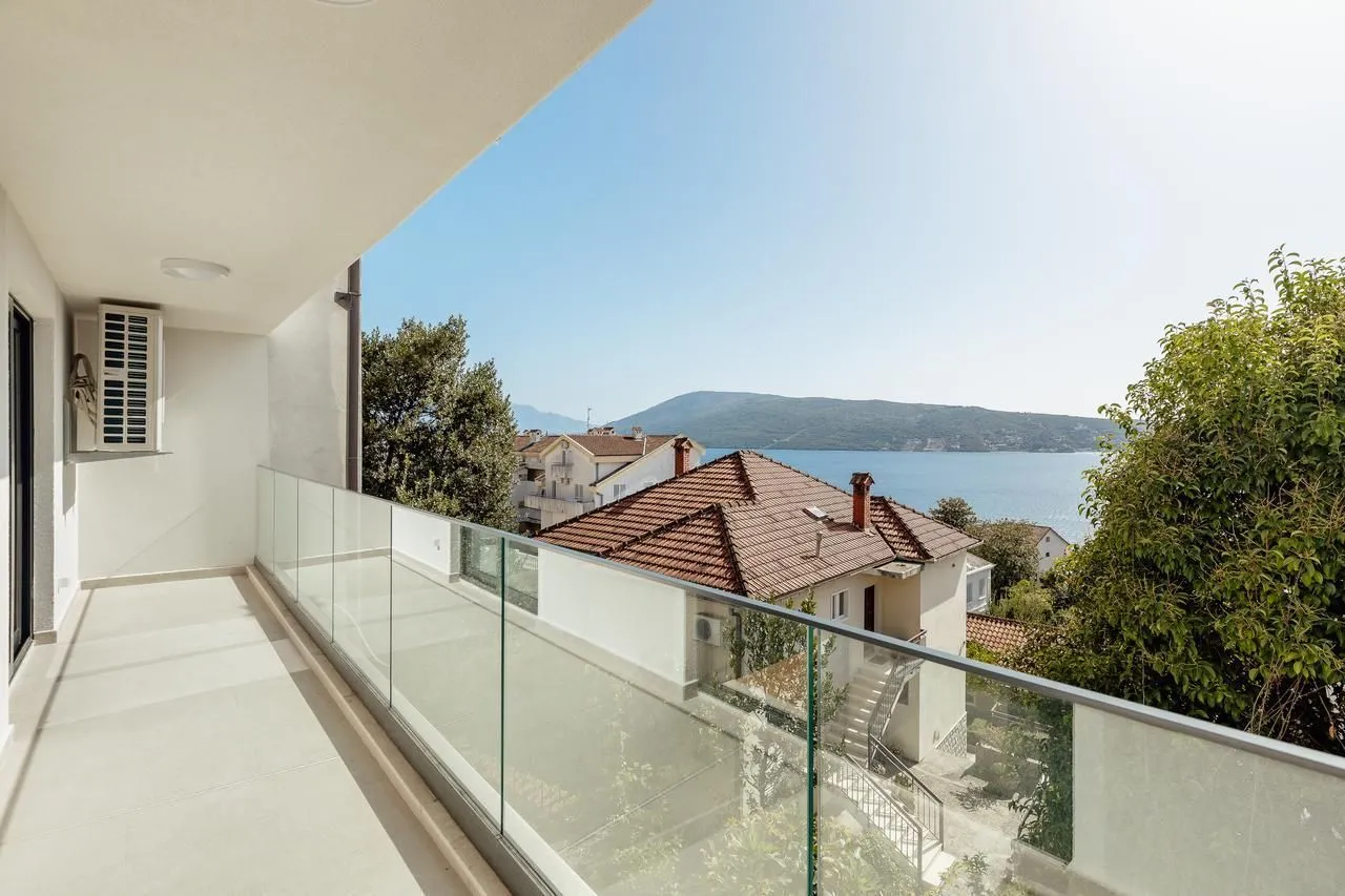 Prodaja, dvosoban stan, 180m², Herceg Novi, Crna Gora