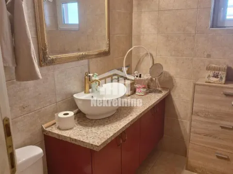 Sale, house, 266m², Lekino Brdo, Voždovac Sve Podlokacije - image 2