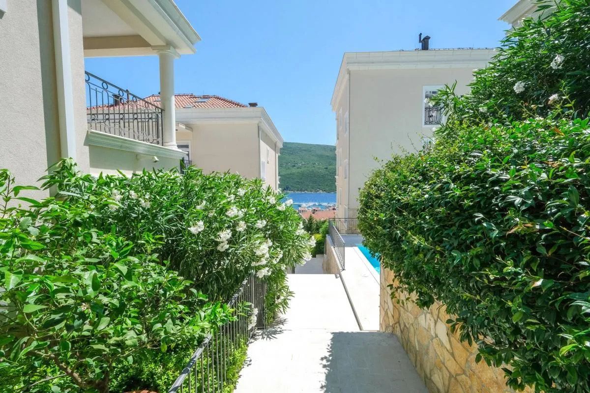 Prodaja, trosoban stan, 166m², Đenovići, Herceg Novi