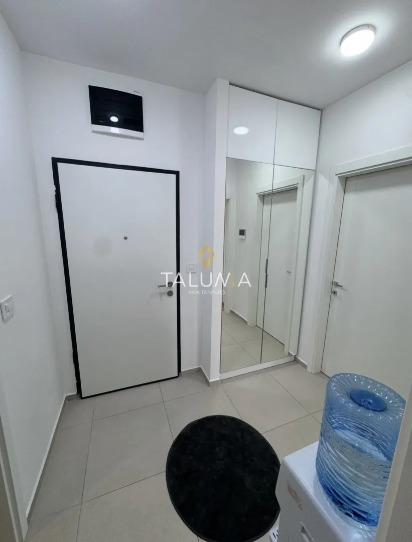 Izdavanje, dvosoban stan, 65m², Stari Aerodrom, Podgorica