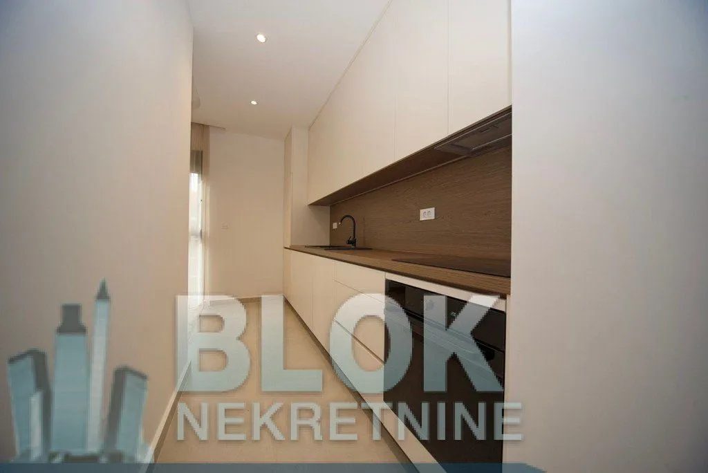 Izdavanje, dvosoban stan, 75m², Podgorica, Crna Gora