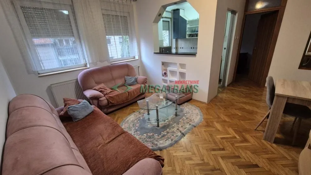 Izdavanje, dvosoban stan, 42m², Centar, Novi Sad
