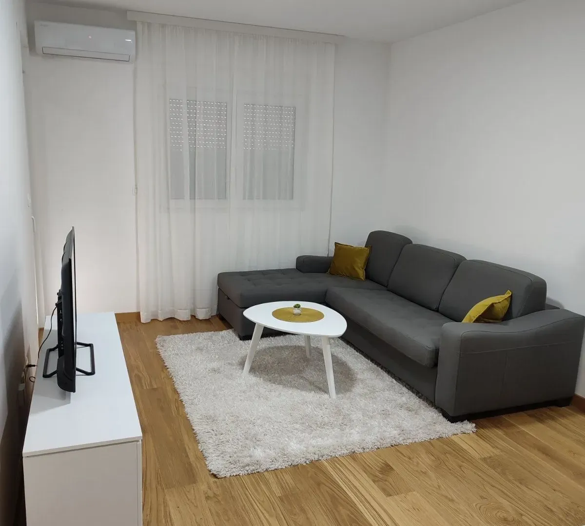 Izdavanje, jednosoban stan, 45m², New City, Podgorica