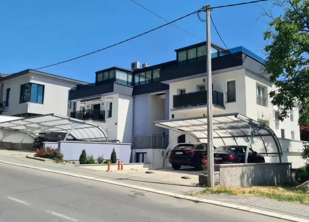 Izdavanje, trosoban stan, 360m², Savski Venac, Beograd