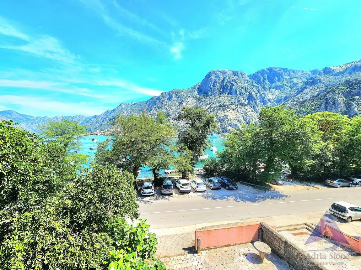 Sale, office space, 77m², Škaljari, Kotor