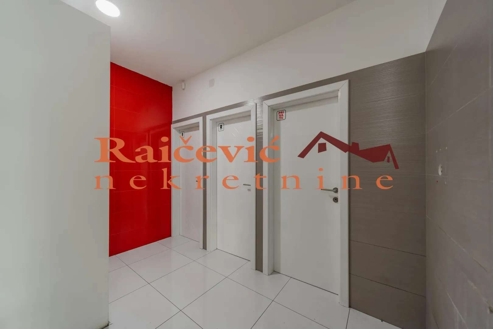 Prodaja, poslovni prostor, 179m², Centar, Stara Pazova
