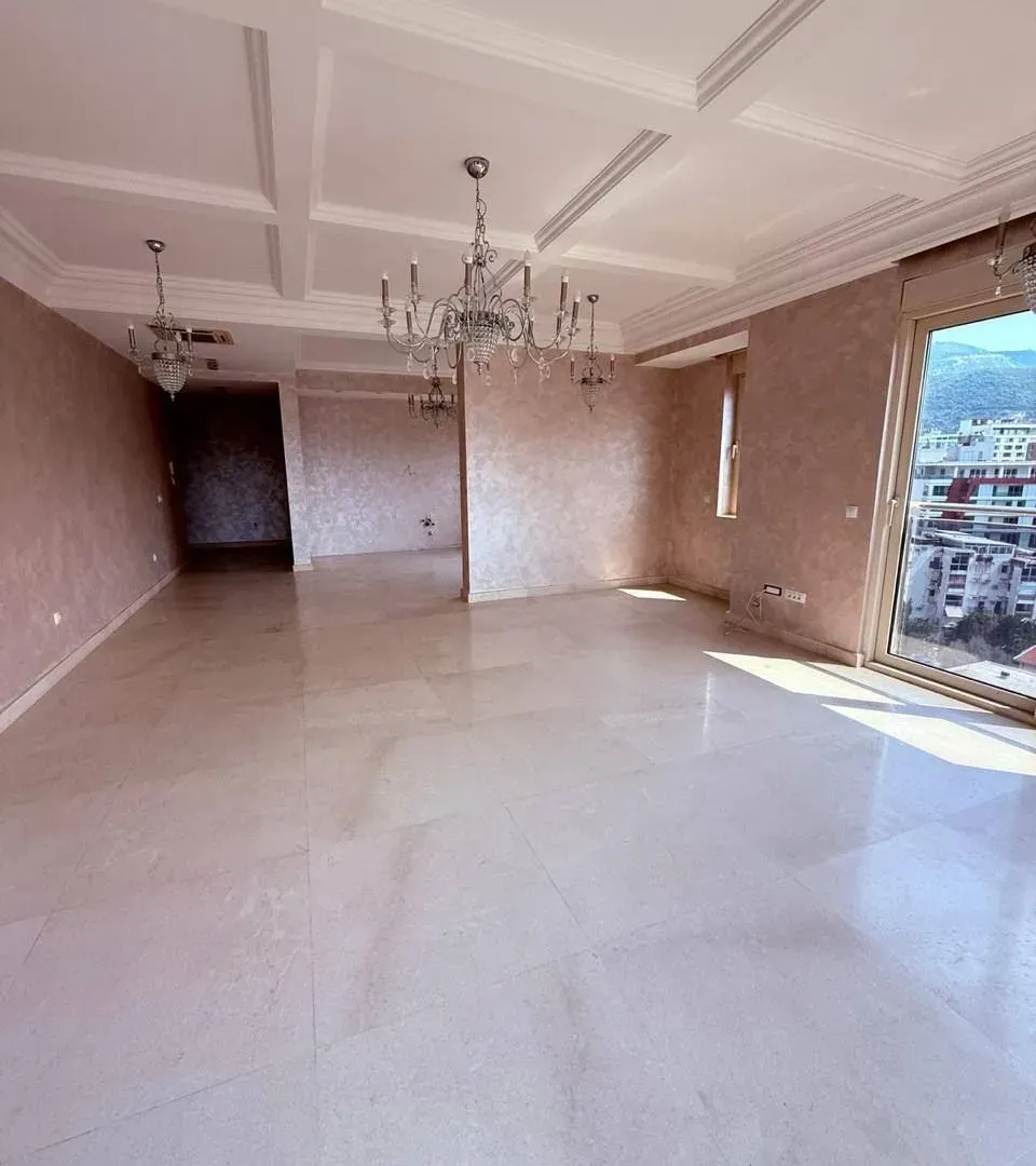 Prodaja, trosoban stan, 326m², Centar, Budva