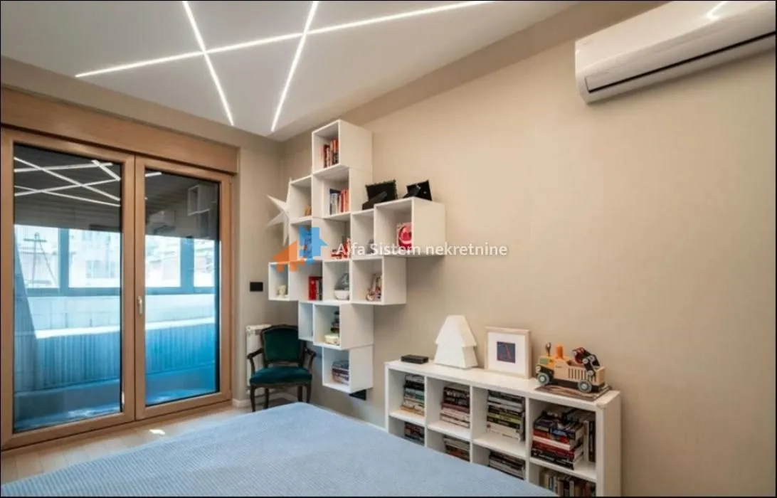 Rent, four bedroom apartment, 103m², Stari Grad, Beograd