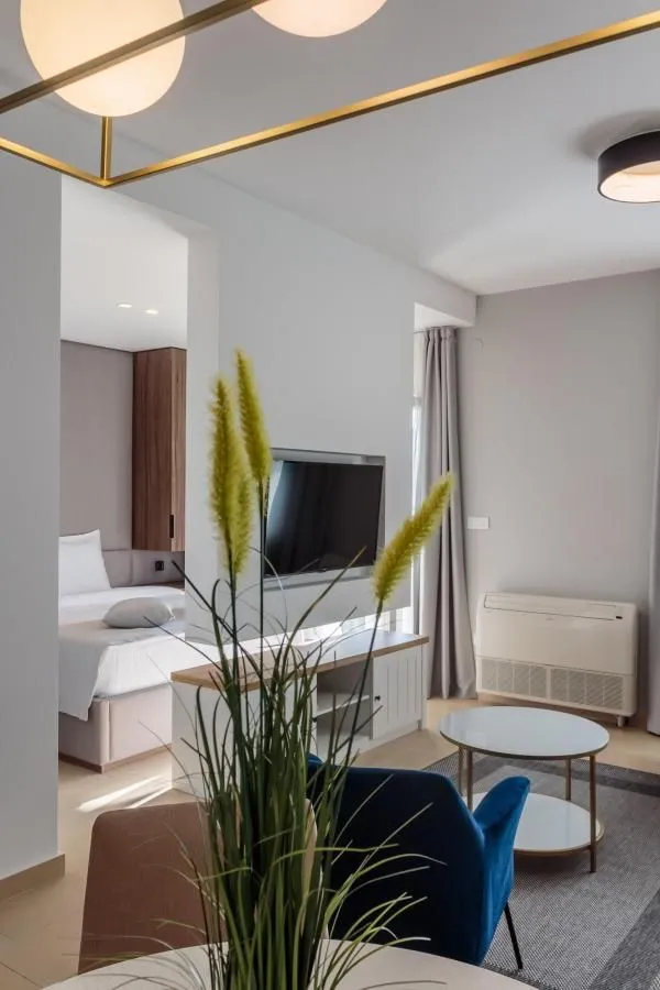 Izdavanje, dvosoban stan, 80m², Tivat, Crna Gora