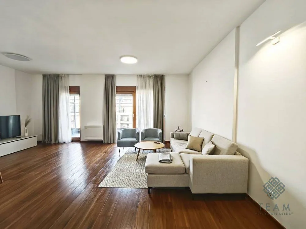 Izdavanje, dvosoban stan, 90m², Master Kvart, Podgorica