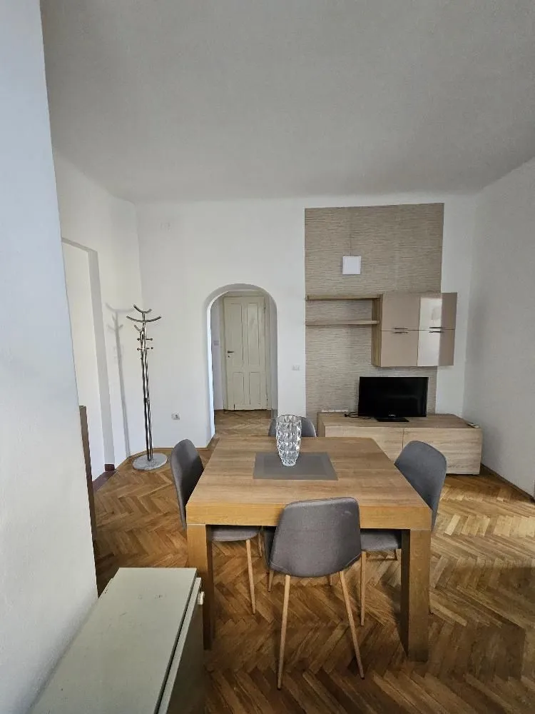Izdavanje, dvosoban stan, 32m², Stari Grad, Beograd