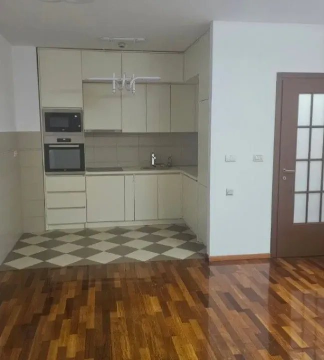 Izdavanje, dvosoban stan, 75m², City Kvart, Podgorica
