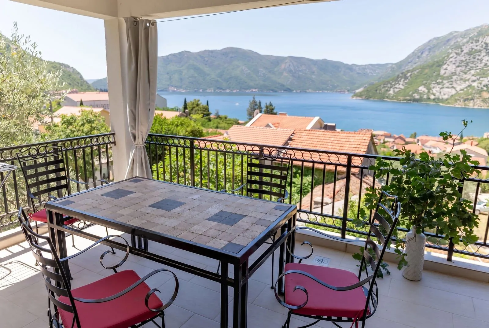 Prodaja, trosoban stan, 82m², Risan, Kotor