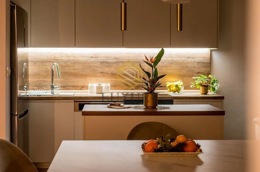 Prodaja, dvosoban stan, 63m², Pod Kuk, Tivat