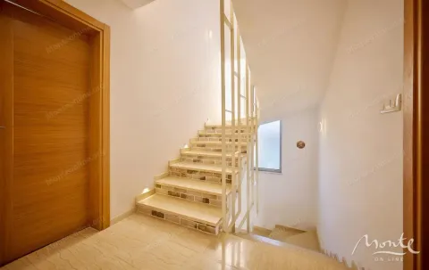 Prodaja, kuća, 200m², Budva, Crna Gora - image 33