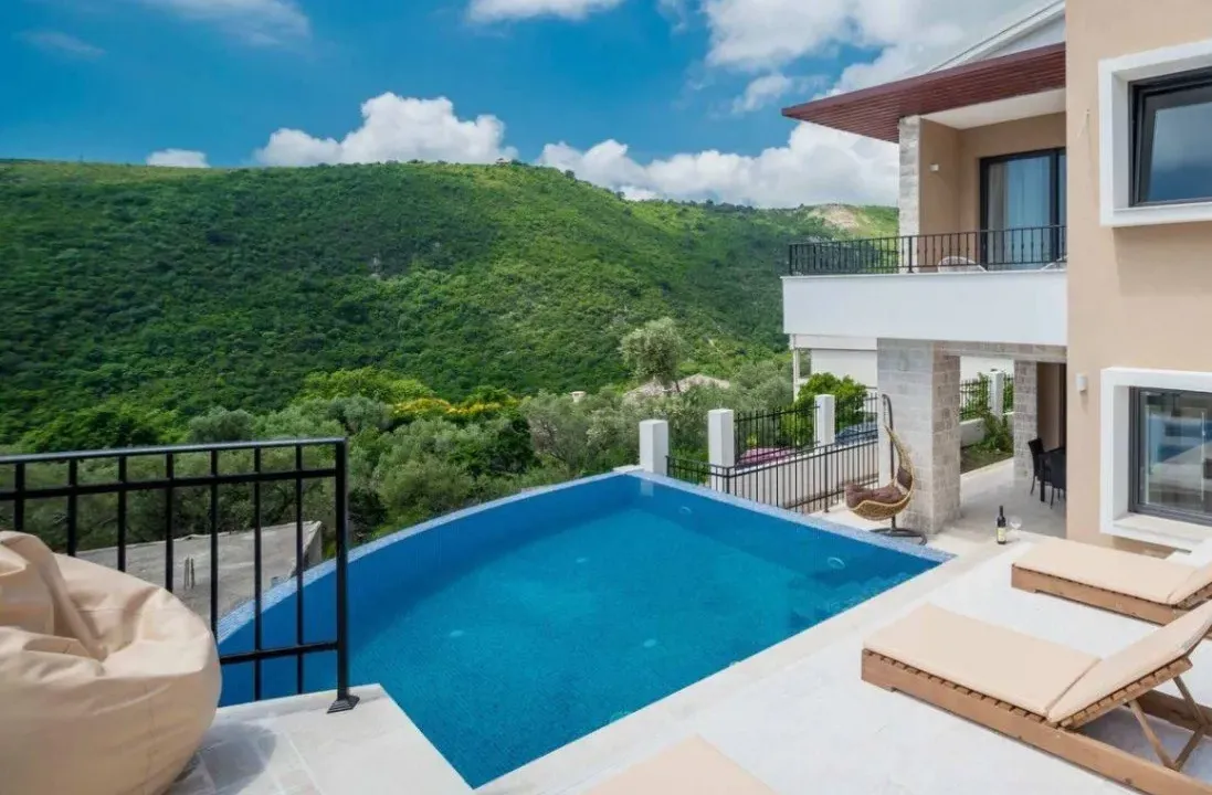 Sale, house, 170m², Bečići, Budva