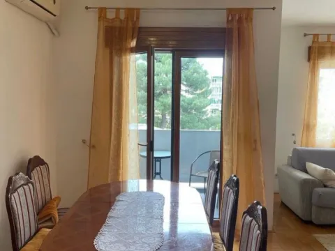 Izdavanje, dvosoban stan, 90m², Centar, Tivat - image 4