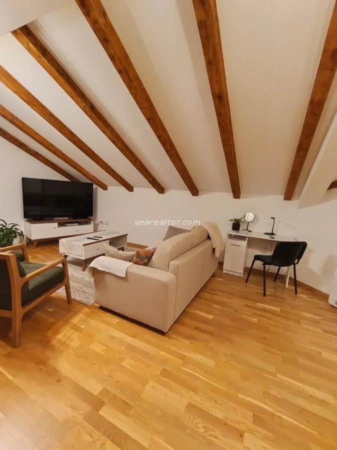 Izdavanje, trosoban stan, 111m², Tivat, Crna Gora