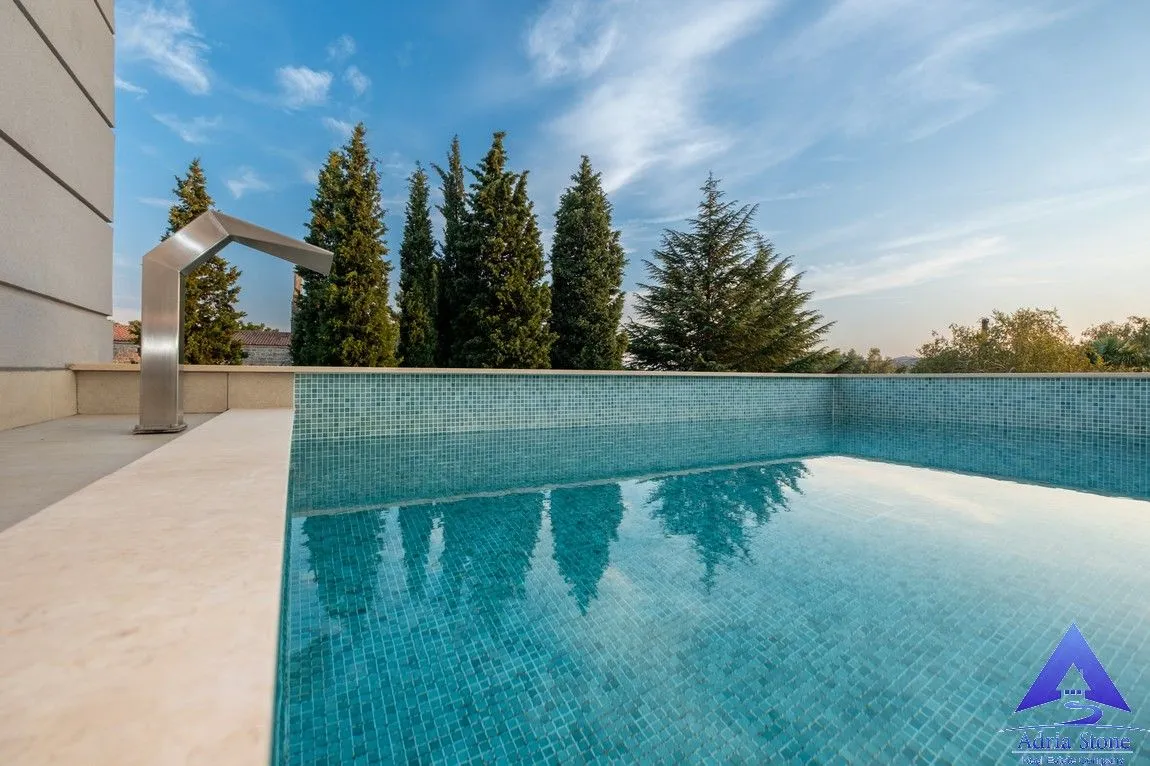 Izdavanje, kuća, 180m², Podgorica, Crna Gora