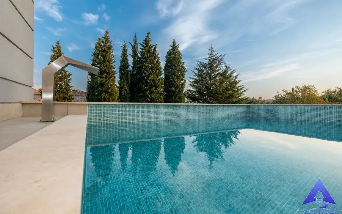 Rent, house, 180m², Podgorica, Crna Gora