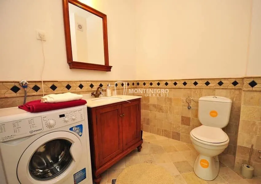 Prodaja, dvosoban stan, 110m², Risan, Kotor